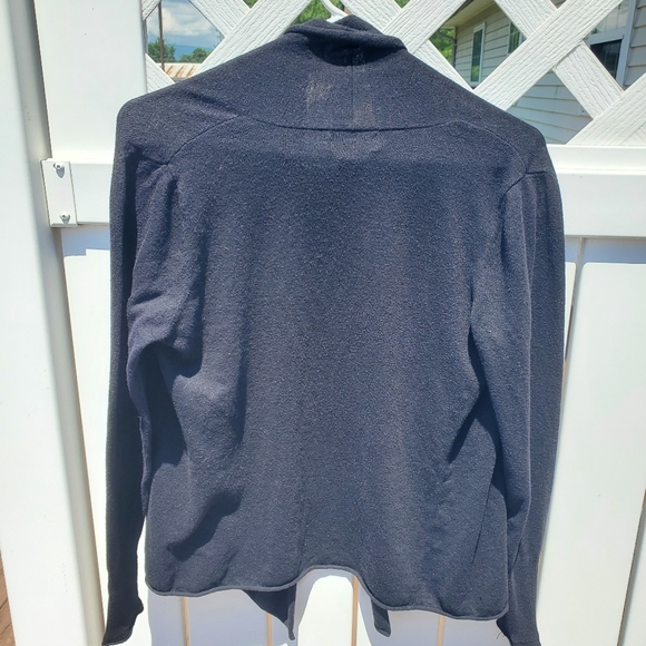 🖤 Sweater 🖤 - Picture 2 of 7